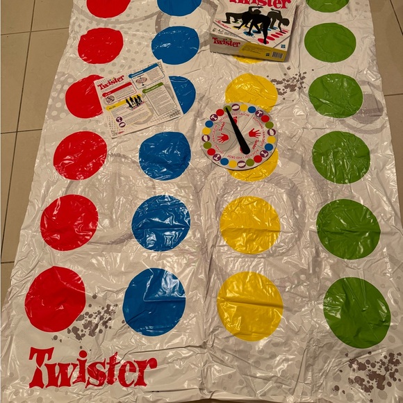 Twister Board Game - Picture 4 of 4